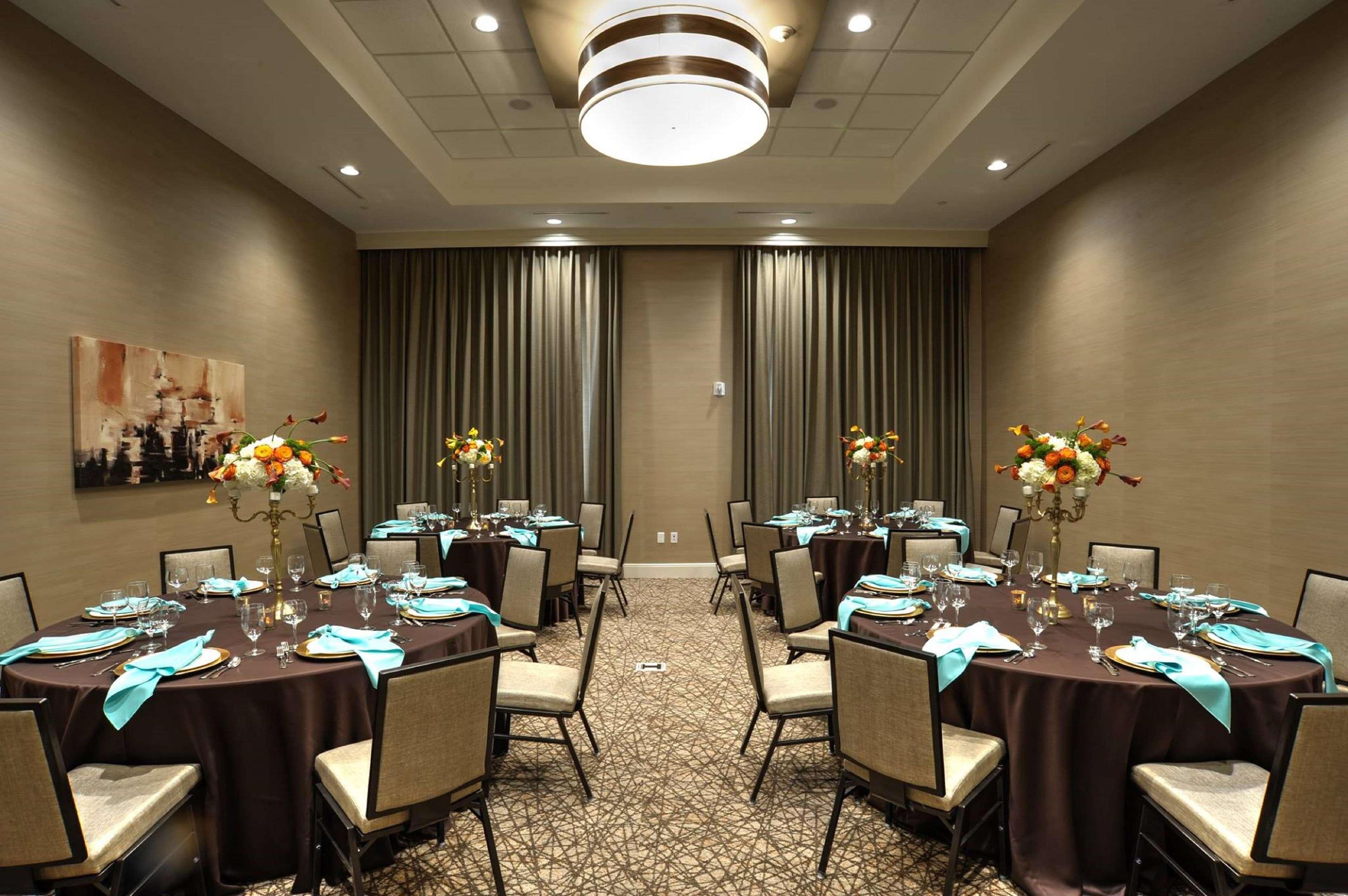 Embassy Suites Oklahoma City Downtown/Medical Center Екстериор снимка