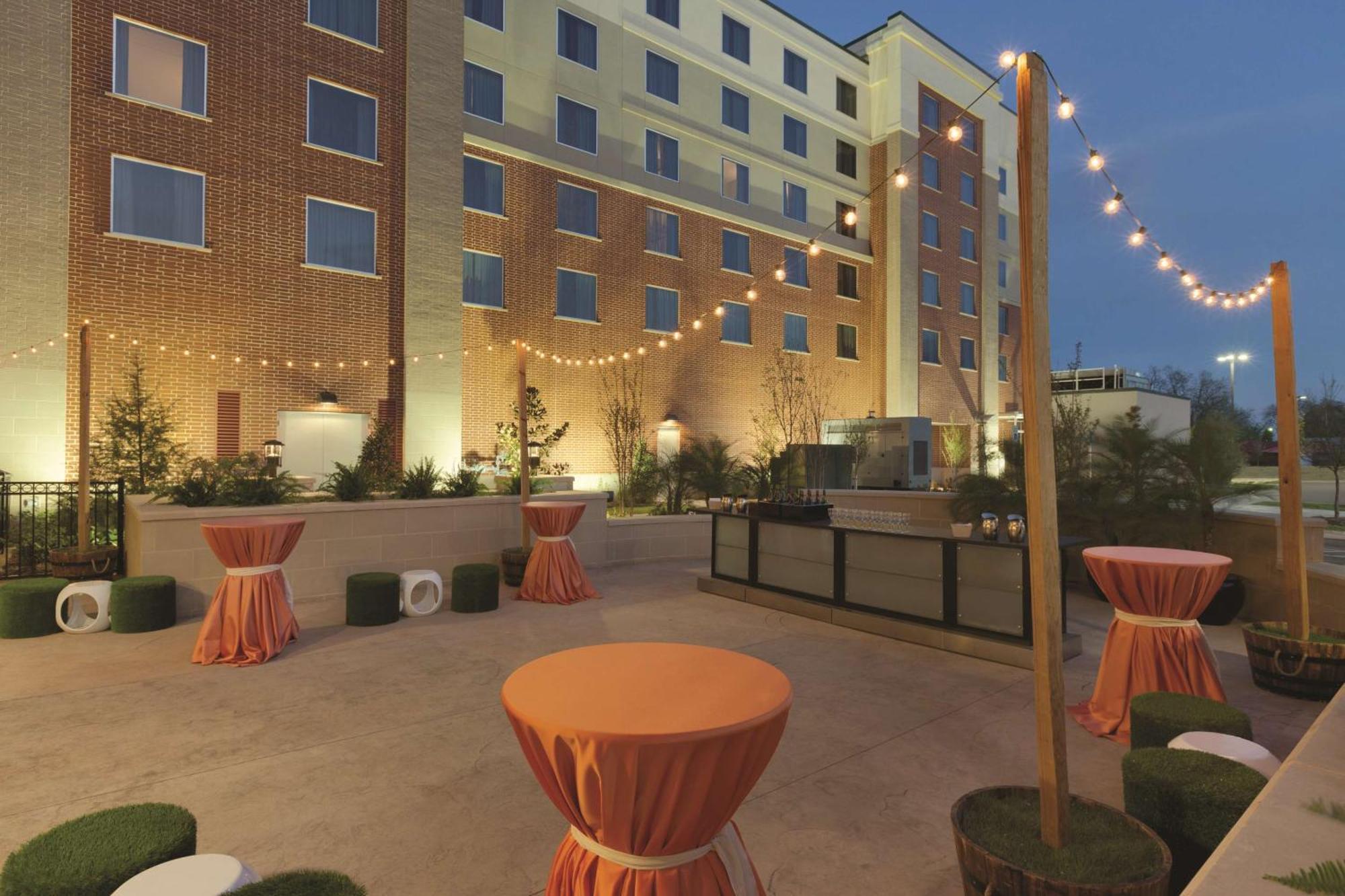 Embassy Suites Oklahoma City Downtown/Medical Center Екстериор снимка