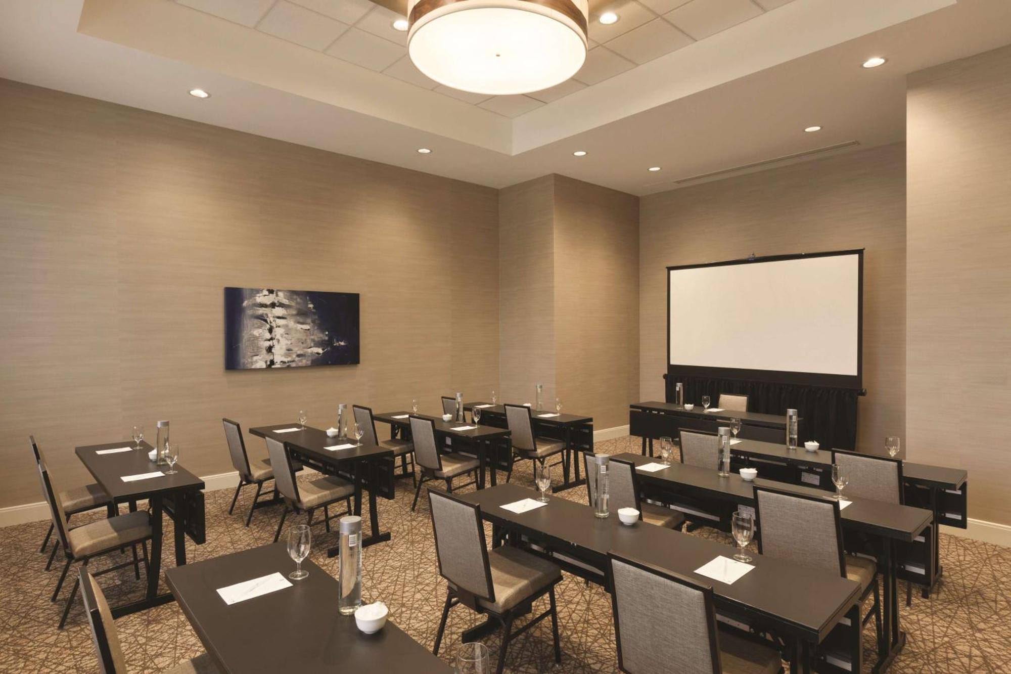 Embassy Suites Oklahoma City Downtown/Medical Center Екстериор снимка